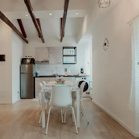 La Bussola Bianca 아파트 *