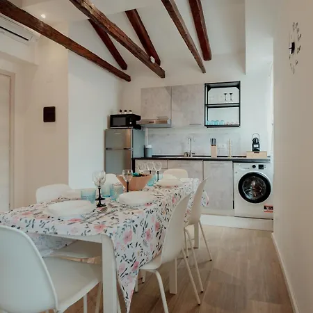 La Bussola Bianca 아파트 *